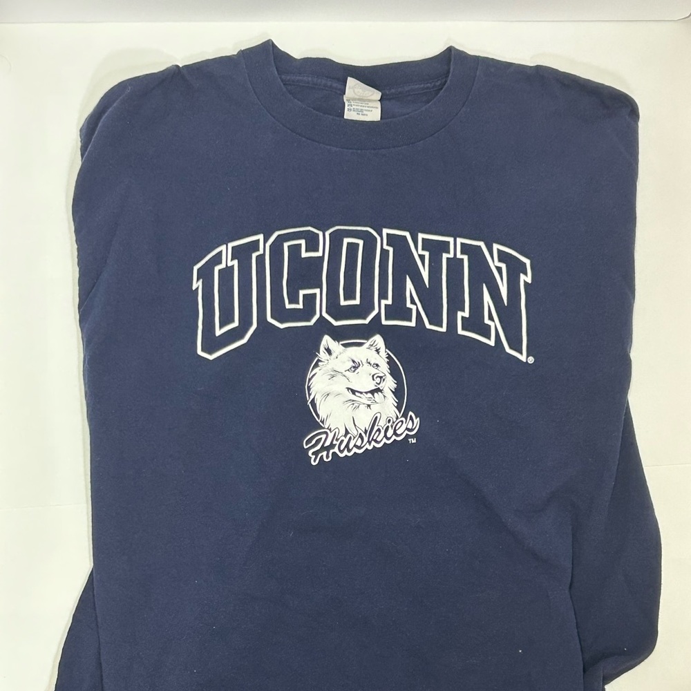 Vintage XL UConn Long Sleeve Tee